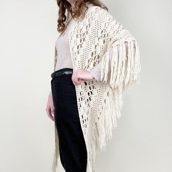 Elegant Cream Crochet Shawl - Picture 3 of 6